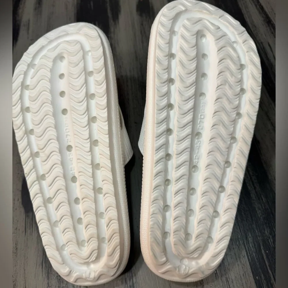 The Original Cloudies Women’s Size 9.5-10    Viral Tik Tok Comfort Slides - Picture 8 of 10